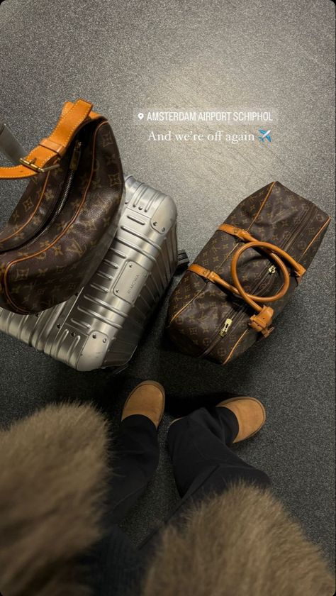 Rimowa, Louis Vuitton, travel outfit Credit Insta: hildasigurdsson Rimowa Luggage Aesthetic, Rimowa Suitcase, Check In Luggage, Rimowa Luggage, Louis Vuitton Suitcase, Wardrobe Aesthetic, Luxurious Travel, Cabin Bag, Travel Suitcase