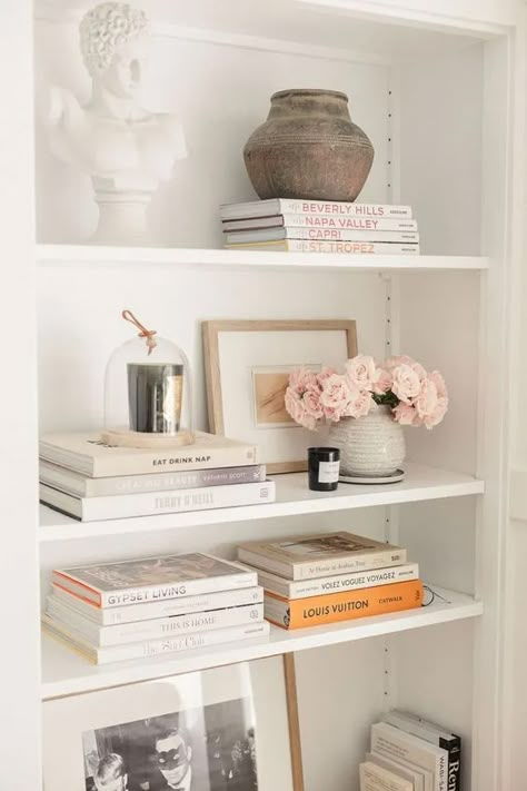 Shelf Decor and Styling Tips - Connecticut in Style White Book Shelf, Shelf Decor Living Room, Bookcase Styling, Bookshelf Styling, Bookshelf Decor, Diy Mirror, Shelf Styling, Room Layout, Book Shelf