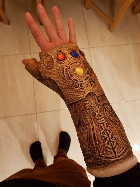 After Breaking My Wrist, I Turned My Plain Cast Into Thanos‘ Infinity Gauntlet | Bored Panda Cast Designs Arm, Cast Drawing Ideas Arm, Cast Art Arm, Arm Cast Decorating Ideas, Thanos Infinity Gauntlet, Kids Cast, Cast Decoration, Plaster Hands, Arm Cast