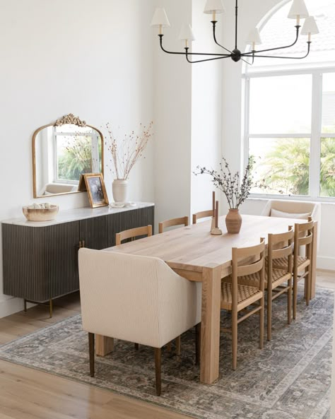 Neutral dining room, modern organic decor, wood table, wood chairs, upholstered chairs Neutral Dining Room Decor, Transitional Dining Room Decor, Organic Dining Room, Havenly Dining Room, Light Wood Dining Table, Neutral Dining Room, Decoration Buffet, Oak Dining Room, Wood Dining Room Table