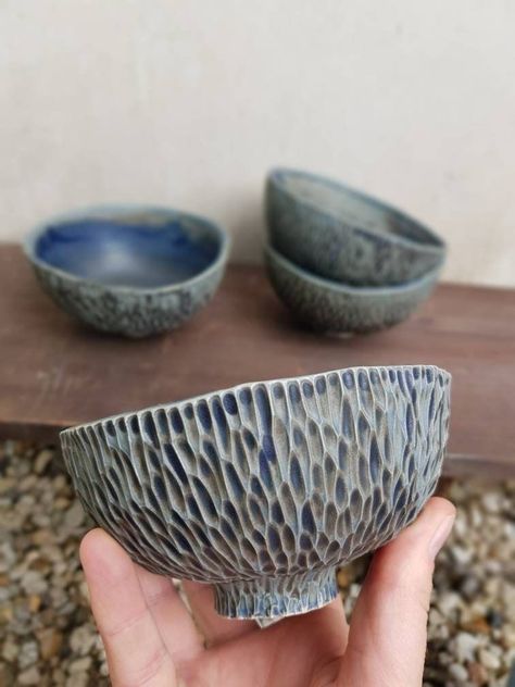 Ceramics Bowls Designs, Ceramic Texture, Clay Bowl, Pinch Pots, Ceramics Pottery Art, Ceramic Birds, Clay Art Projects, Ceramics Ideas Pottery, Bowl Designs