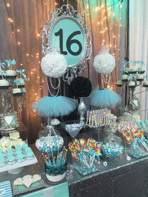 Double Sweet Sixteen Candy Buffet. Midnight at Tiffany's was the theme. Party Table Display, Table Display Ideas, Sweet 16 Party Themes, Wedding Table Display, Tiffany Birthday, Tiffany Theme, Sweet 16 Themes, Tiffany Party, Sweet 16 Decorations