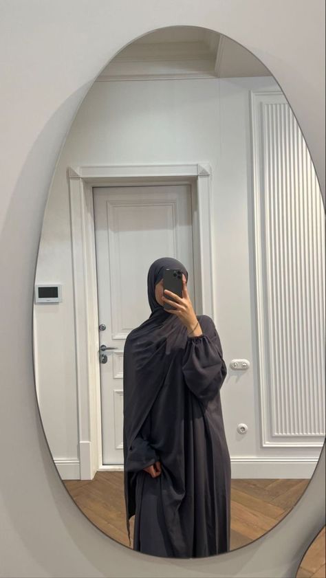 Abaya For Prayer, Abaya Fits, Hijabi Princess, Abaya Girl, Prayer Clothes, Outfit Muslim, Islamic Modest Fashion, Symbols Of Faith, Modest Hijab