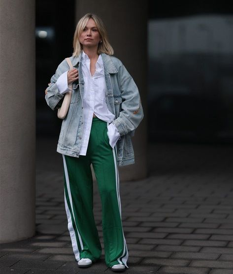 Adidas Track Pants Outfit, Adidas Street Style, Adidas Pants Outfit, Sport Casual Outfit, Looks Adidas, Track Pants Outfit, Look Adidas, Style Casual Chic, Looks Street Style