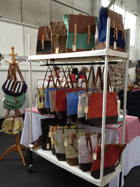 How To Display Purses In Boutique, Market Bag Display Ideas, Craft Show Purse Display, Pop Up Shop Purse Display, Purse Displays For Craft Shows, Purse Display Boutique, Diy Purse Display, Purse Display Ideas, Bag Stand Display