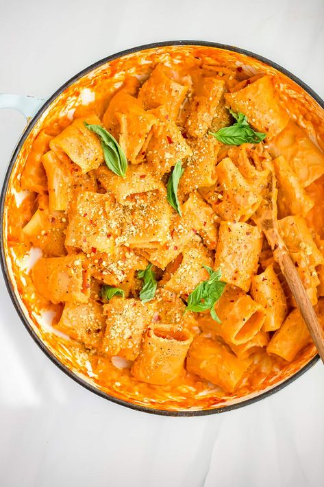 Easy Vegan Vodka Sauce: One Pot Penne Alla Vodka Cashew Vodka Sauce, Vegan Vodka Sauce, Penne Vodka Sauce, Penne Vodka, Healthy Sauce, Pasta Alla Vodka, Vodka Sauce Recipe, Creamy Vegan Pasta, Penne Alla Vodka