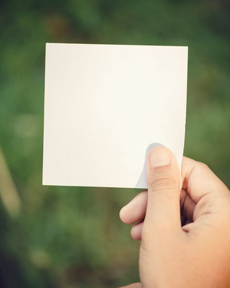 Woman hand holding blank paper on nature | Premium Photo #Freepik #photo #hand-paper #holding-paper #blank-paper #writing-paper Cool Colorful Backgrounds, Hand Holding Phone, Holding Paper, Fake Ft Call, Nature Paper, Blank Photo, Woman Hand, Photo Woman, Happy Birthday Frame