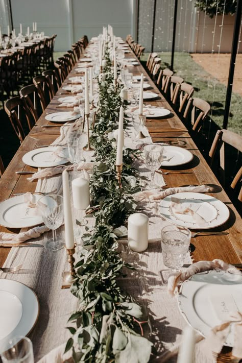 Rustic Long Table Wedding, Modern Minimalist Table Setting Wedding, Backyard Wedding Table Decor, Long Table Decorations, Quinceanera Venue, Farm Table Wedding, Romantic Wedding Setting, Wedding Table Decor Ideas, Simi Valley California