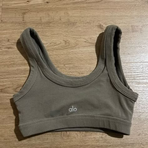 Alo Wellness Bra, Alo Gym Wear, Alo Yoga Top, Alo Workout Clothes, Alo Clothing, Alo Yoga Aesthetic, Workout Clothes Aesthetic, Alo Yoga Set, Alo Set