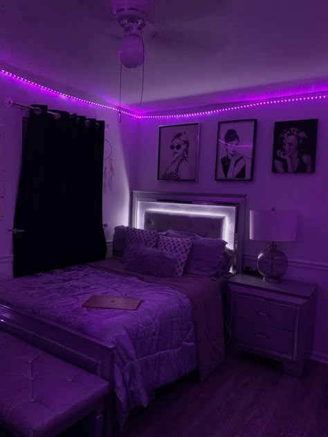 Room Ideas For Black Women, College Dorm Room Ideas Aesthetic Purple, Bedroom Ideas For Black Women, Room Decor Bedroom Purple, Baddie Bedroom Ideas For Small Rooms, Purple And White Room Ideas, Chavvy Bedroom, Purple Room Decor Ideas Bedrooms, Purple Room Ideas Bedrooms