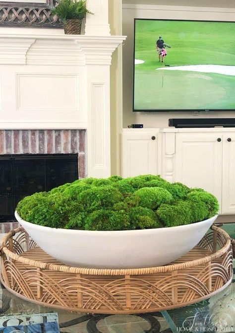 Moss Centerpieces Diy, Moss Bowl Centerpiece, Moss Bowls, Moss Centerpiece, Diy Moss Ball, Modern Coffee Table Decor, Moss Bowl, Moss Planter, Moss Centerpieces