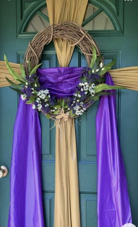 Lent Decorations For Church, Easter Front Door, Church Altar Decorations, Easter Door Decor, Easter Wreath Diy, Diy Christmas Wreaths Ideas, Christmas Wreaths Ideas, Church Easter Decorations, Easter Craft Decorations