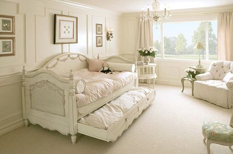 Shabby chic bedroom ... Nice bed Romantic Country Bedrooms, Rustic Shabby Chic Bedroom, Shabby Chic Bedrooms Decorating Ideas, Muebles Shabby Chic, Shabby Chic Bedroom Furniture, Decoration Shabby, Shabby Chic Living, Shabby Chic Room, Shabby Chic Living Room