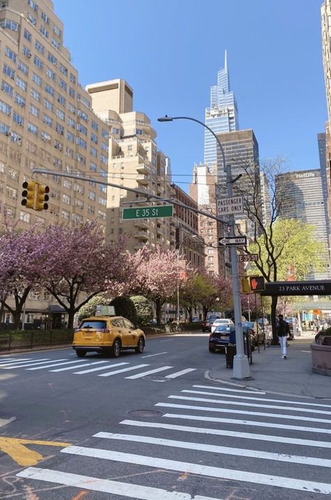 New York Morning View, New York Aesthetic Morning, Nyc Morning Aesthetic, Girly New York Aesthetic, Nyc Aesthetic Pink, Studying In New York, Nyc Pink Aesthetic, New York Morning Aesthetic, New York Sunset Aesthetic