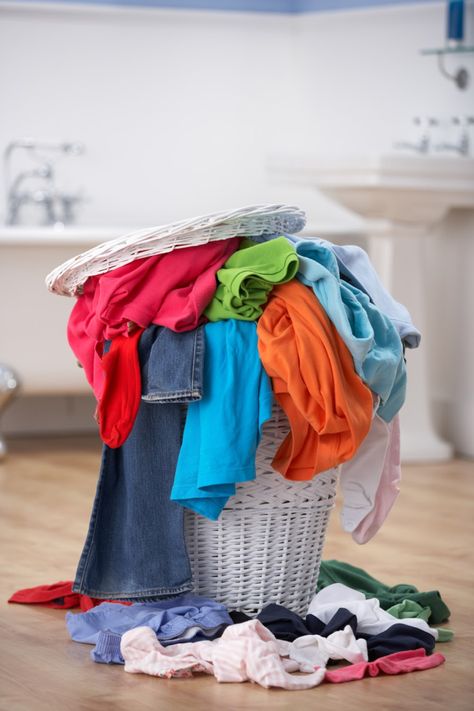 Here's How To Use Those Laundry Pods Correctly Mom Burnout, Laundry Hacks, Mom Stuff, Mom Hacks, Organizing Your Home, Working Moms, Clutter Free, Raising Kids, Household Hacks