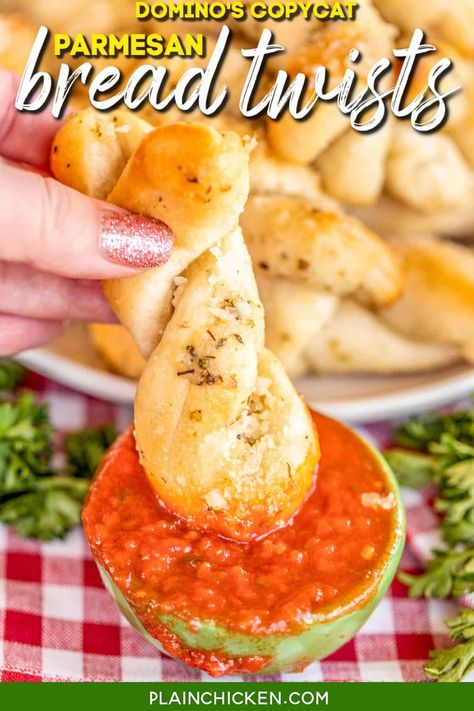 Easy Parmesan Bread Twists - made with refrigerated pizza dough! Tastes just like Domino's Parmesan Bread Twists! YUM! Only 5 ingredients - pizza dough, butter, garlic salt, parmesan cheese, and oregano. Ready to eat in about 15 minutes! Great with pizza, pasta, or just about anything! #dominos #breadsticks Pillsbury Pizza Crust Recipes, Bread Twist, Plain Chicken Recipe, Bread Twists, Cheese Bread Sticks, Parmesan Pizza, Cheese Twists, Refrigerated Pizza Dough, Parmesan Bread