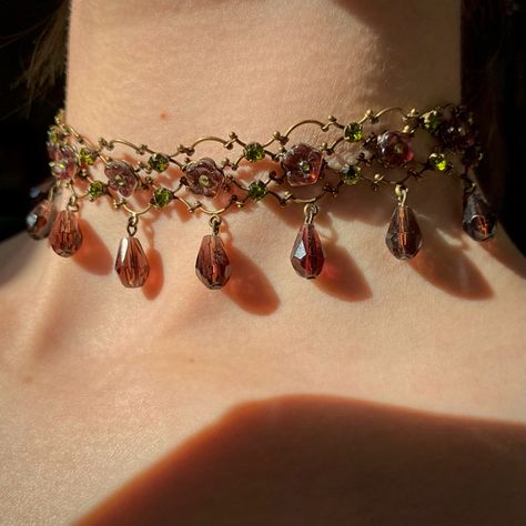 Flowers gems wire purple brown beads choker necklace neck skin soft green cottage core creative Layered Vintage Necklaces, Dark Beaded Jewelry, Beaded Chocker Ideas, Whimsigoth Necklace, Dark Academia Necklace, Crochet With Wire, Elven Tree, 70s Necklace, Dark Academia Jewelry