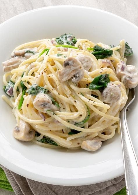 Spinach And Mushroom Pasta, Mushroom And Spinach Pasta, Mushroom Spinach Pasta, Cream Of Mushroom Pasta, Low Carb Pasta Recipes, Spinach Mushroom Pasta, Spinach Pasta Recipes, Pasta Calories, Cooking Spinach