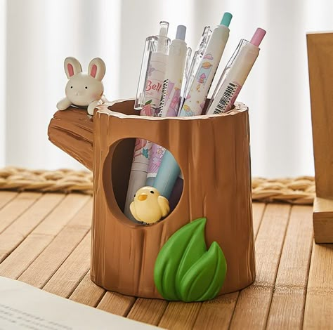 Clay Pencil Holder Aesthetic, Clay Pen Holder Diy, Pottery Pencil Holder, Unique Ceramic Ideas, Clay Pencil Holder, Clay Pen Holder, Cute Pencil Holder, Ceramic Pencil Holder, Cute Pen Holder