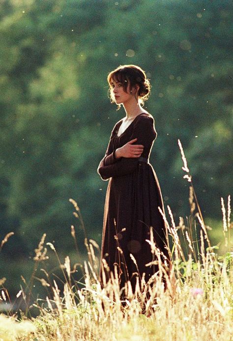 Pride & Prejudice (2005) dir. Joe Wright Pride And Prejudice 2005, Illustration Manga, Pride Prejudice, Keira Knightley, Period Dramas, The Grass, Pride And Prejudice, Photo Reference, Jane Austen