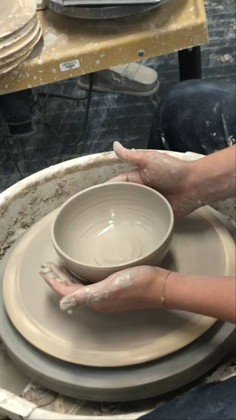 Pottery Making Aesthetic, Pottery Wheel Aesthetic, Ceramic Lessons, Pottery Lessons, Hobbies To Try, Pottery Inspo, Pottery Classes, Pottery Crafts, Ceramics Pottery Art