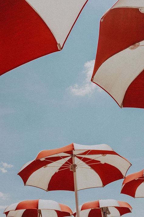 One piece pizza Collage Vintage, Arte Inspo, Italian Art, Blue Skies, Sardinia, Photography Inspo, Summer Aesthetic, Art Wallpaper, Sake