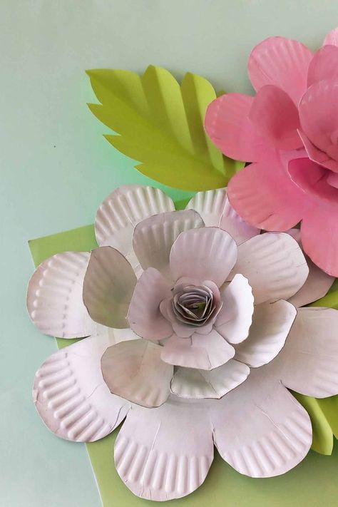 Paper Plate Flowers, Paper Flower Pot, Paper Plate Hats, Easy Origami Rose, Paper Plate Art, Rose Craft, Wooden Spoon Crafts, Paper Plate Crafts For Kids, Rose Paper