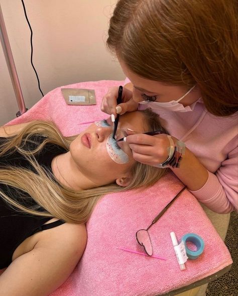 Lash Aesthetic, Beauty School Cosmetology, Beauty Job, Esthetician Inspiration, Esthetician School, Beauty Careers, College Beauty, Lash Salon, Cosmetology School