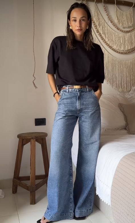 Ideas For Casual Outfits, Wide Leg Pants Outfit Going Out, Work Outfits Women Denim, Wide Leg Pants Outfit Streetwear, Relaxed Going Out Outfit, Loose Jeans Women Outfit, Trendy Outfits Wide Leg Jeans, Wide Leg Jeans Women Outfit, Zara Sailor Jeans Outfit