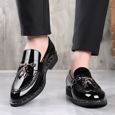 Trendy Shoes For Men, Moccasins For Men, Best Loafers, Latest Sofa, Black Patent Leather Loafers, Male Footwear, Latest Sofa Designs, Mens Luxury Lifestyle, Timeless Shoes