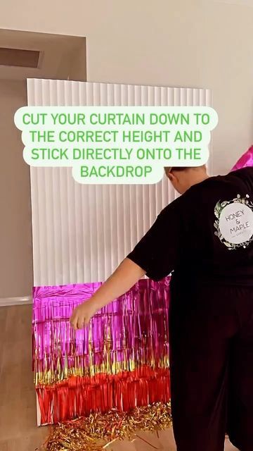 Small Birthday Backdrop Ideas, Foil Curtain Backdrop Ideas Birthday, Foil Fringe Backdrop Ideas, Foil Curtain Backdrop, Fringe Curtain Backdrop, Foil Backdrop, Birthday Taylor Swift, Graduation Party Ideas High School, Gingerbread House Decorating Party