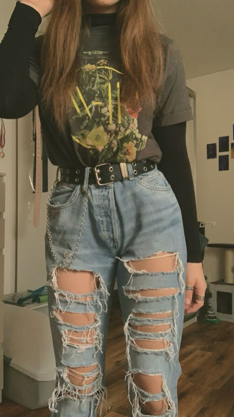 Soft E-girl Outfits, 2018 Grunge Outfits, Egirl Astethic, Grunge Outfits With Jeans, Alt Girl Aesthetic Outfits, 90s Grunge Aesthetic Outfits Women, Dark Indie Aesthetic Outfits, Instagram Grunge Aesthetic Clothes, 80s Grunge Aesthetic Outfits