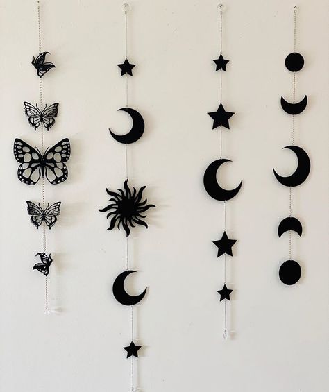 Decorative Room Ideas, Black And White Diy Decor, Black Room Wall Decor, Wall Decor Bedroom Diy Art Ideas, Diy For Room Decor Easy, Cute Wall Hanging, Cute Crafts For Room Decor, Aesthetic Room Decoration Ideas, Decorating Walls In Bedroom