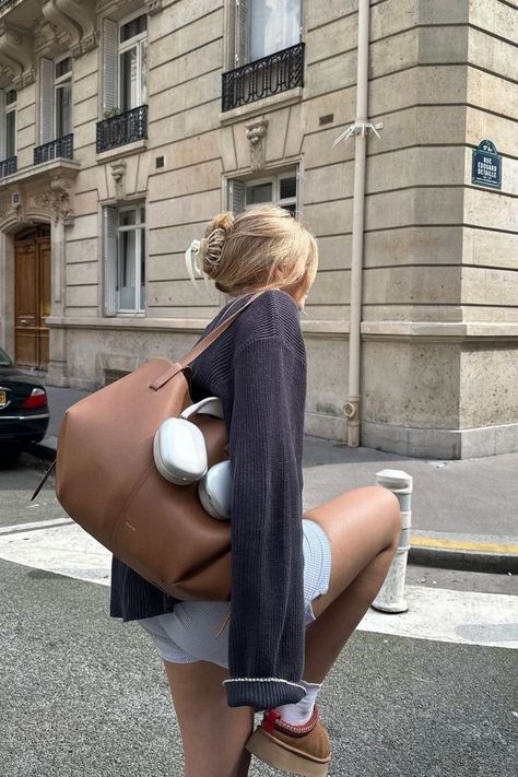 polene bag Cyme Mini, Polene Bag, New York Trip, Tote Bag Outfit, Winter Girl, Amazon Link, Uni Outfits, Brown Bag, Bags Aesthetic