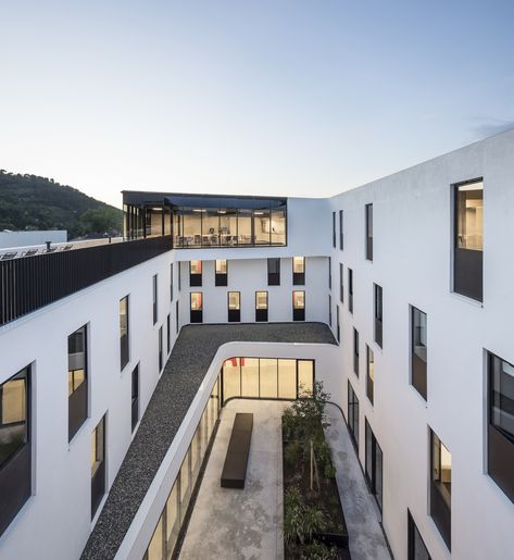 Gallery of CHAI Youth Hostel / Antonio Virga architecte - 2 Student Hostel, Hostels Design, School Building Design, Hillside House, Youth Hostel, Plans Architecture, Hotel Plan, Youth Center, House Construction Plan