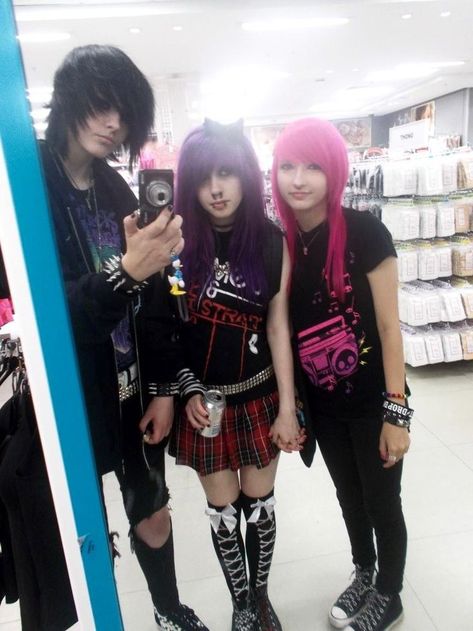 Tumblr, Emo Outfits 2000s, Emo Friends, Emo Party, Scene Emo Fashion, Emo Girl Outfit, Scene Emo Outfits, Emo Scene Outfits, Emo 2000s