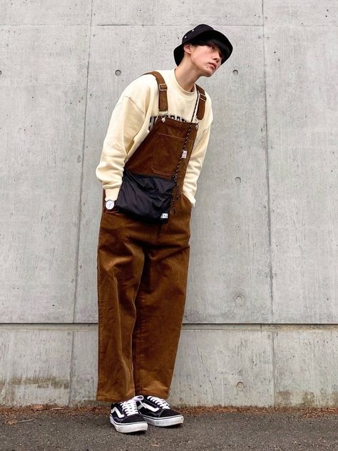 Feminine Mens Outfits, Street Casual Outfits Men, Mens Fashion Casual Outfits Street Style, Men Overalls Outfits, Mens Overalls Outfits, Overalls Outfit Men, Clothing Styles Summer, Retro Outfits Men, Streetwear Fashion For Men