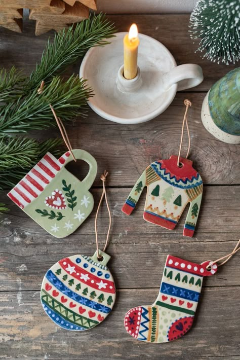 New Years Pottery, Ceramic Christmas Ornaments Diy, Christmas Ornaments Ceramic Ideas, Pottery Ideas For Christmas, Ceramic Ideas Christmas, Airdryclay Ideas Christmas, Diy Ceramic Christmas Ornaments, Diy Gift For Christmas, Diy Ceramic Art