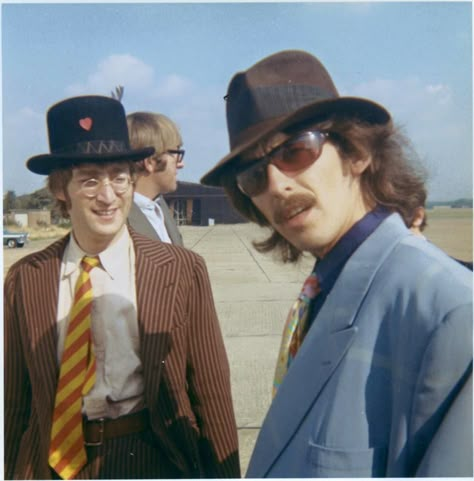 The Beatles Pfp, John And George, The Magical Mystery Tour, Beatles 1967, Billy Preston, Magical Mystery Tour, John Lennon Beatles, Bug Boy, Beatles Pictures