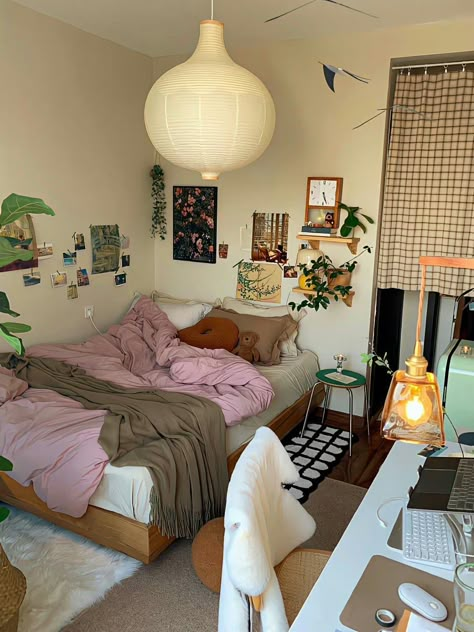 Thrift Store Bedroom Decor, Mid Century Bedroom Aesthetic, Colorful Room Inspiration, Room With No Windows Ideas, Bed With No Headboard, Mismatched Bedding, Unique House Exterior, Colorful Minimalist Bedroom, Bedroom Ideas Apartment