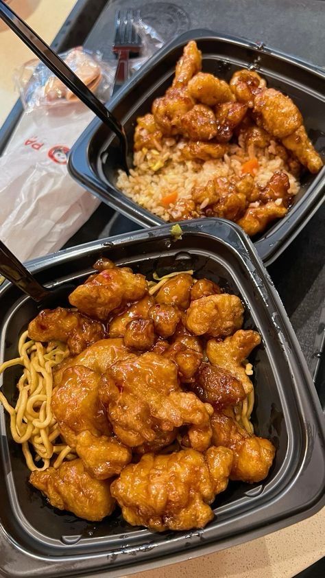 Fast Food Places To Eat, Aesthetic Chinese Food, Panda Express Aesthetic, Aesthetic Takeout, Chinese Takeout Aesthetic, Cute Dinner Ideas, Fast Food Date, Food And Drink Aesthetic, Dinner Date Food