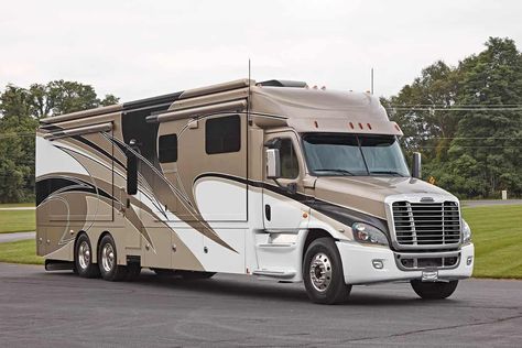 Super C Rv Motorhome, Luxury Rv Living Motorhome, Super C Rv, Luxury Mobile Homes, New Motorhomes, Luxury Rv Living, Cool Rvs, Truck Mechanic, Luxury Motorhomes