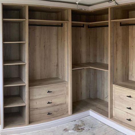 L Shape Wardrobe With Dresser, Plywood Cupboards Bedroom, L Shaped Wardrobe, L Shape Wardrobe Design, Closet Boxes, Wardrobe Internal Design, Corner Wardrobe Closet, Closet Design Plans, Master Closet Design