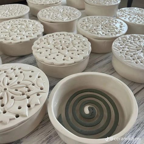 Ideas Ceramica, Ceramica Ideas, Beginner Pottery, Tanah Liat, Pottery Handbuilding, Diy Ceramic, Keramik Design, Cerámica Ideas, Ideas For Easter Decorations