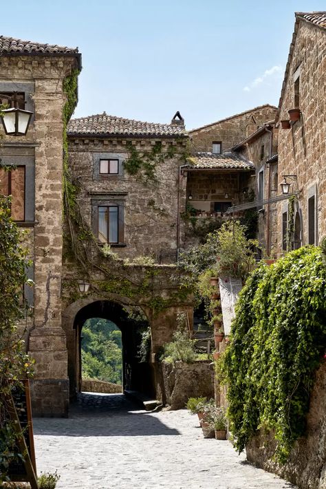 Corte della Maestra in Civita di Bagnoregio, Italy | House & Garden Bagnoregio Italy, Italy House, Old Stone Houses, Italian Architecture, Italian Villa, Architecture Old, Old Stone, Stone Houses, Northern Italy