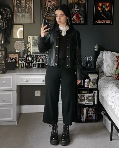 Dark Monochrome Outfit, Alternative Job Interview Outfit, Sarah Bailey Outfits, All Black Outfit Cute, Corporate Grunge Aesthetic, Business Punk Fashion, Witchy Business Casual Outfits, Fall Rocker Chic Outfits, Office Gothic Outfit