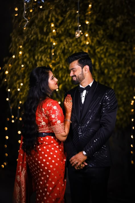 Anniversary Poses For Couples, Couple Poses Ring Ceremony, Wedding Reception Stills, Couple Poses Anniversary, Couple Poses Reception, Engagement Stills Couple, Reception Poses Couple, Copel Photos, Reception Stills Couples