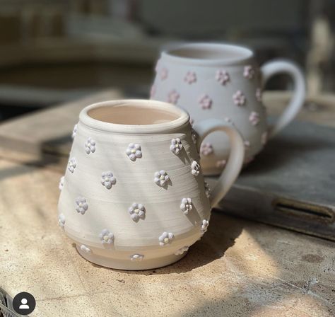 Clay Glazing Ideas, Ceramics Pottery Mugs, Painted Ceramic Plates, Pottery Lessons, Pottery Patterns, Beginner Pottery, Cerámica Ideas, Ceramic Artwork, Pottery Handbuilding