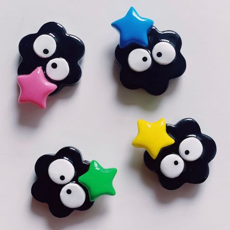 Polymer Clay Magnet, Soot Sprite, Clay Keychain, Clay Magnets, Diy Air Dry Clay, Tanah Liat, Clay Diy Projects, Clay Crafts Air Dry, Cute Polymer Clay