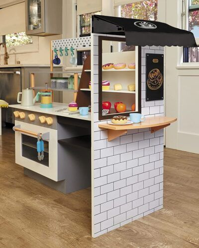 Top Toys 2021: Wooden Kitchen Playsets – SPG Family Adventure Network Kitchen Playset, Kitchen Playsets, Wooden Toy Kitchen, Wood Cafe, Wooden Play Kitchen, Pretend Play Kitchen, Toy Playset, Diy Play Kitchen, Kids Play Kitchen